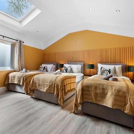 4-Bedroom Stunning Luxe, Spacious & Stylish Design House Bolton, Sleeps 11, With Parking Central Bolton, Links To Manchester, Pet-Friendly, Best For Groups! Work Contractors And Summer Special Offer! - By Blue Puffin Stays Farnworth Exterior photo
