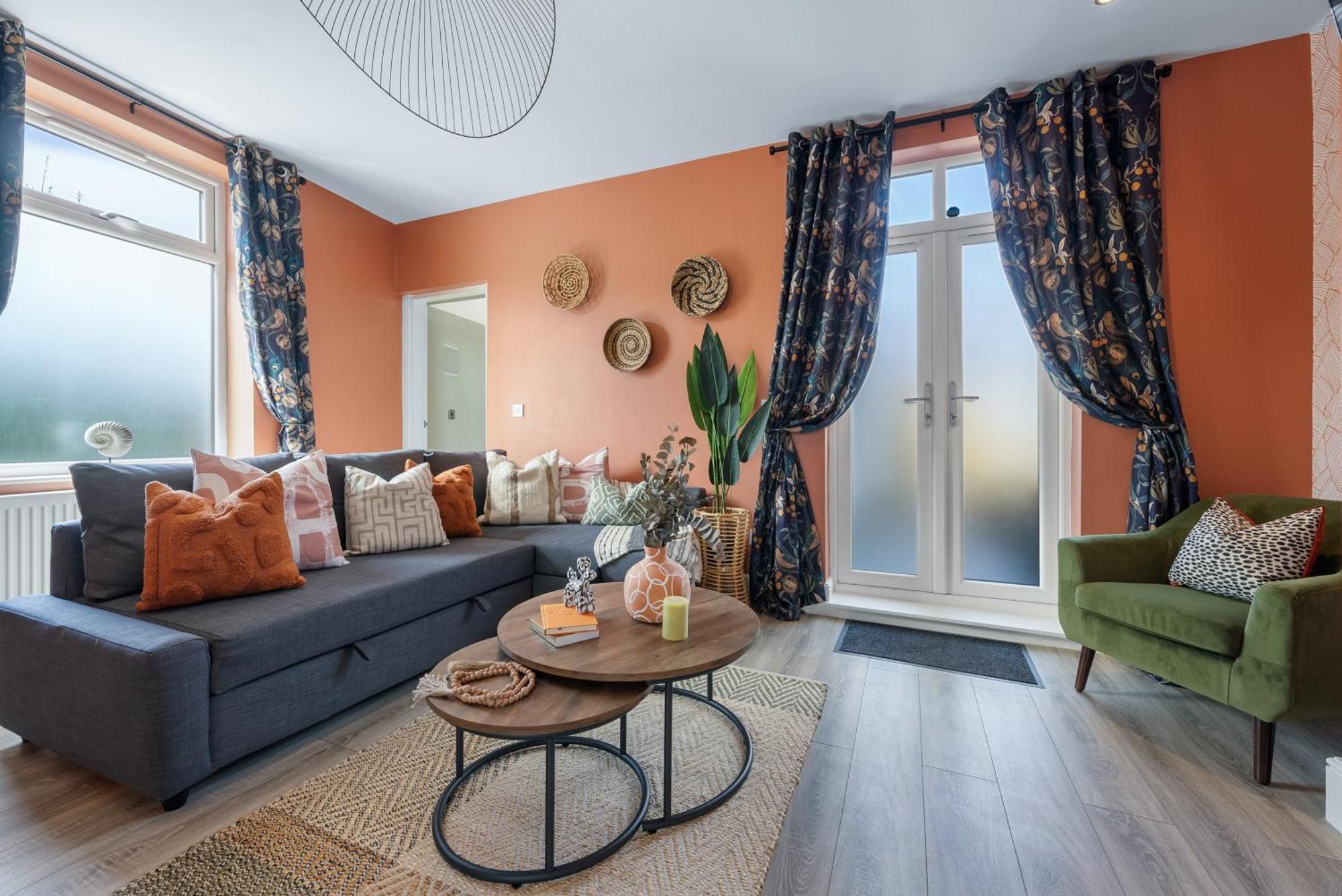 4-Bedroom Stunning Luxe, Spacious & Stylish Design House Bolton, Sleeps 11, With Parking Central Bolton, Links To Manchester, Pet-Friendly, Best For Groups! Work Contractors And Summer Special Offer! - By Blue Puffin Stays Farnworth Exterior photo