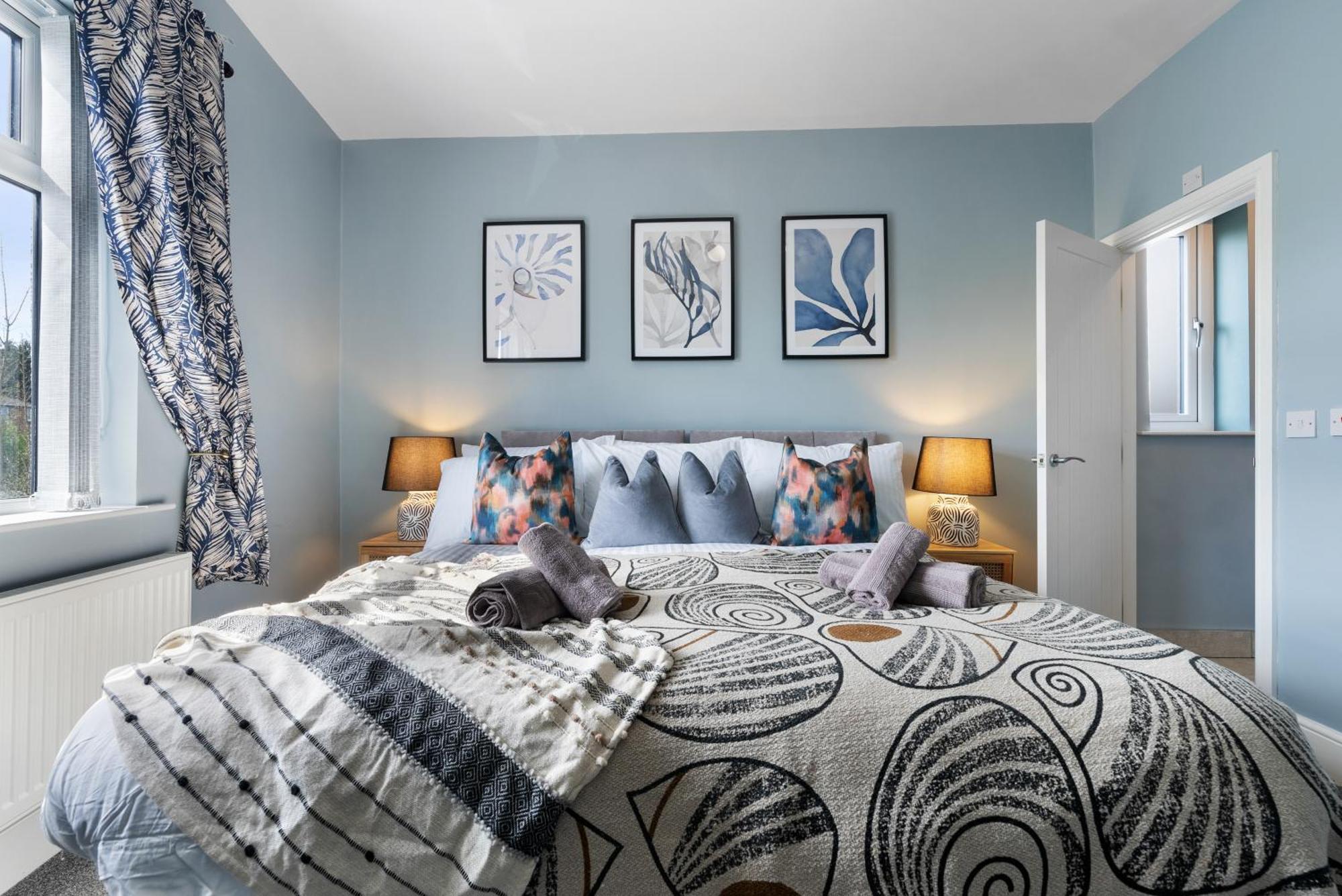 4-Bedroom Stunning Luxe, Spacious & Stylish Design House Bolton, Sleeps 11, With Parking Central Bolton, Links To Manchester, Pet-Friendly, Best For Groups! Work Contractors And Summer Special Offer! - By Blue Puffin Stays Farnworth Exterior photo