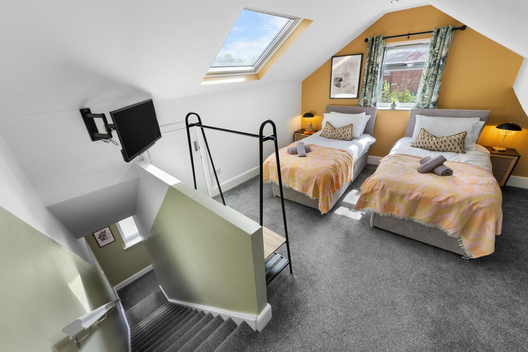 4-Bedroom Stunning Luxe, Spacious & Stylish Design House Bolton, Sleeps 11, With Parking Central Bolton, Links To Manchester, Pet-Friendly, Best For Groups! Work Contractors And Summer Special Offer! - By Blue Puffin Stays Farnworth Exterior photo