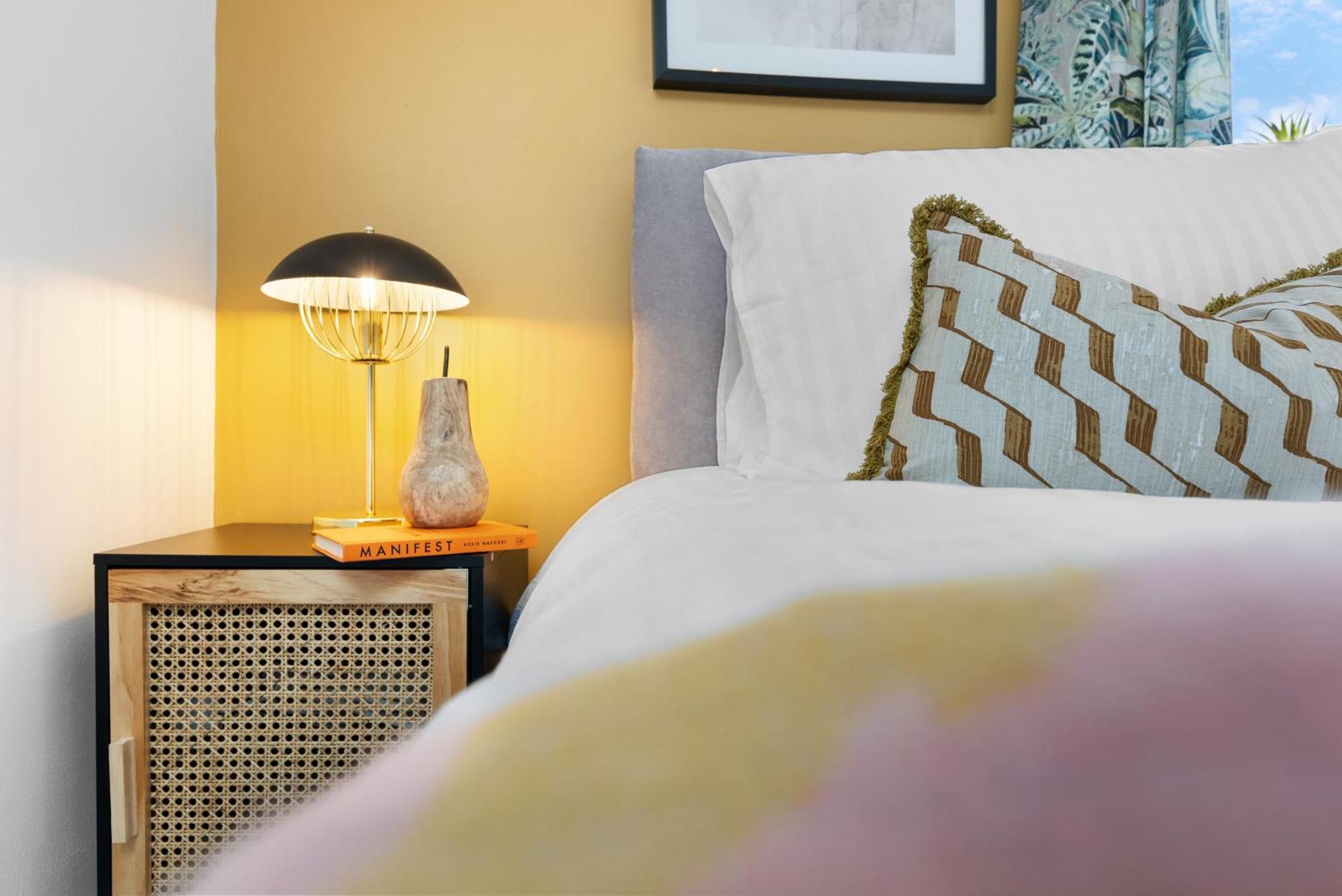 4-Bedroom Stunning Luxe, Spacious & Stylish Design House Bolton, Sleeps 11, With Parking Central Bolton, Links To Manchester, Pet-Friendly, Best For Groups! Work Contractors And Summer Special Offer! - By Blue Puffin Stays Farnworth Exterior photo