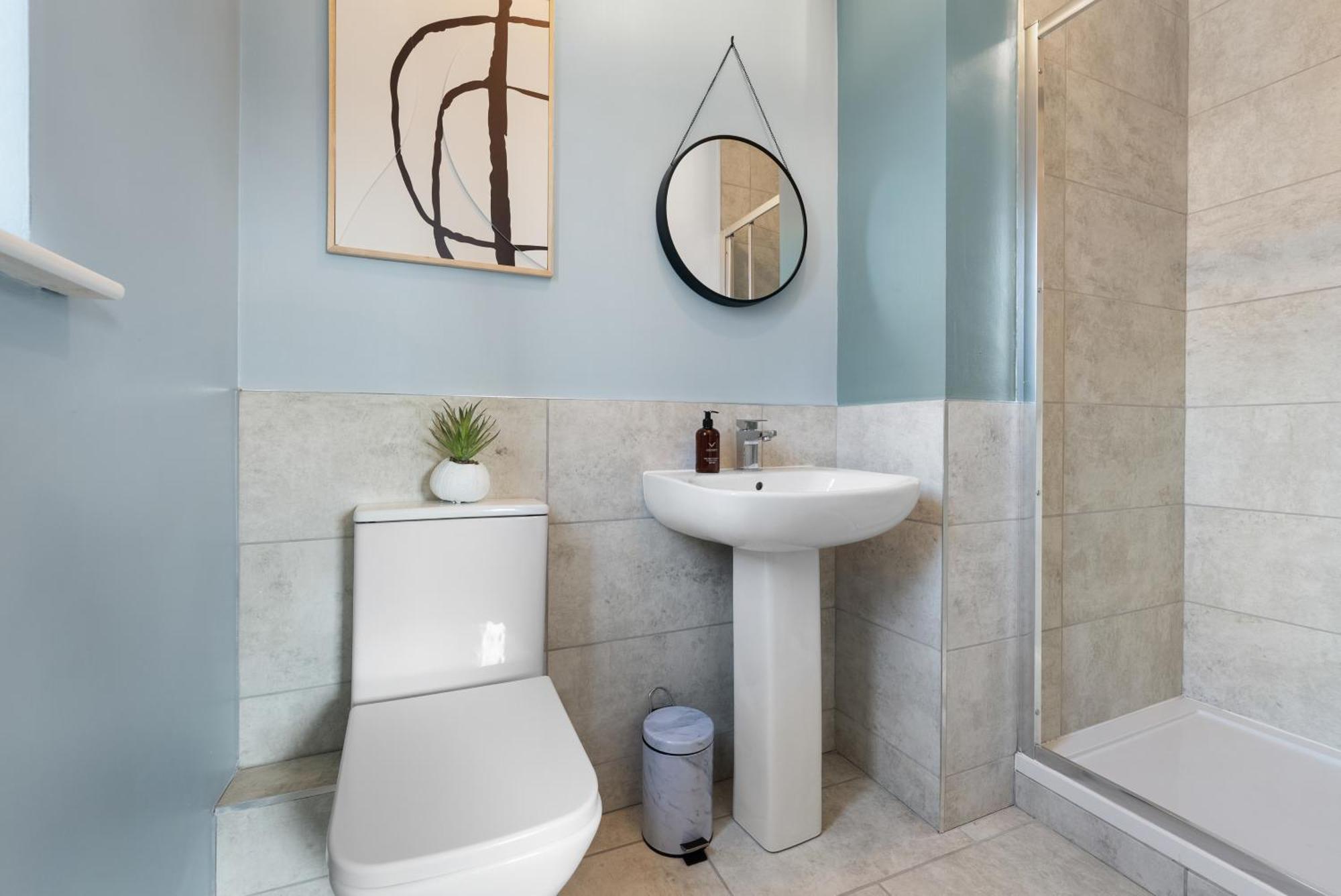 4-Bedroom Stunning Luxe, Spacious & Stylish Design House Bolton, Sleeps 11, With Parking Central Bolton, Links To Manchester, Pet-Friendly, Best For Groups! Work Contractors And Summer Special Offer! - By Blue Puffin Stays Farnworth Exterior photo